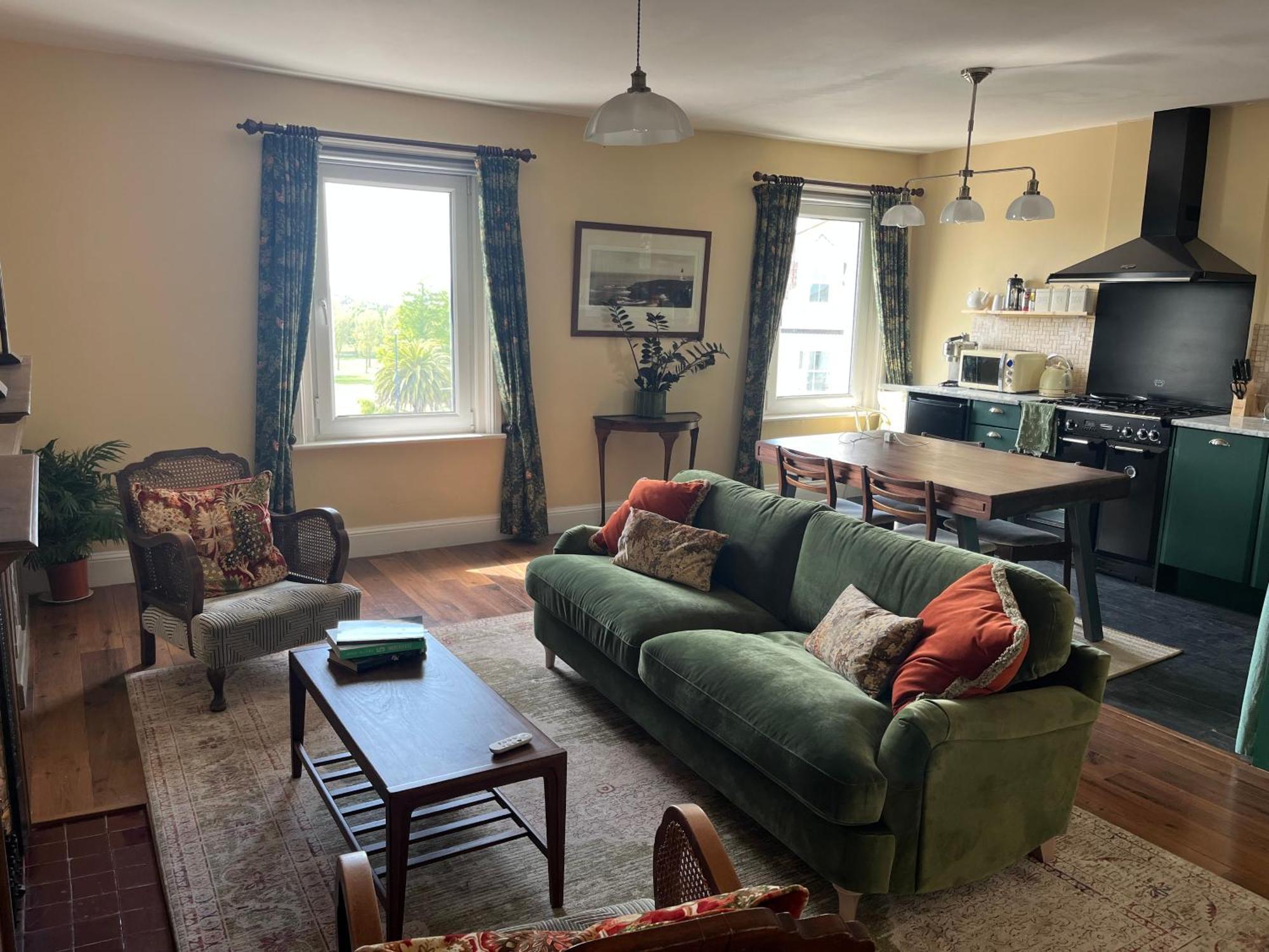 Southsea, - Two Bedroom - Newly Refurbished Throughout - Treetop Sea Views Portsmouth